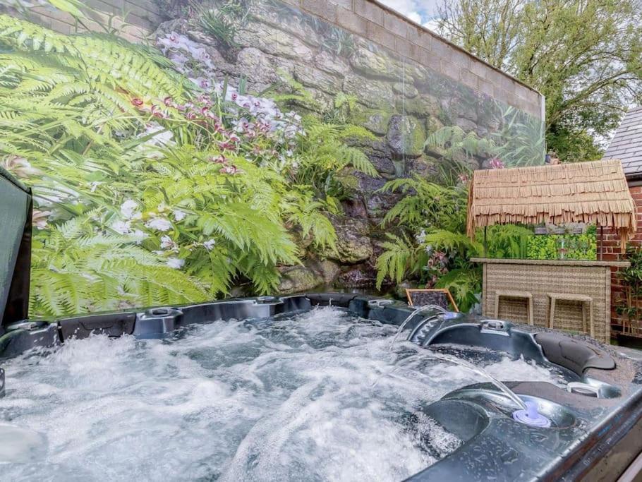 Dawns House Cromford, Peak District, Hot Tub, For 6 - Stunning Views Leilighet Eksteriør bilde